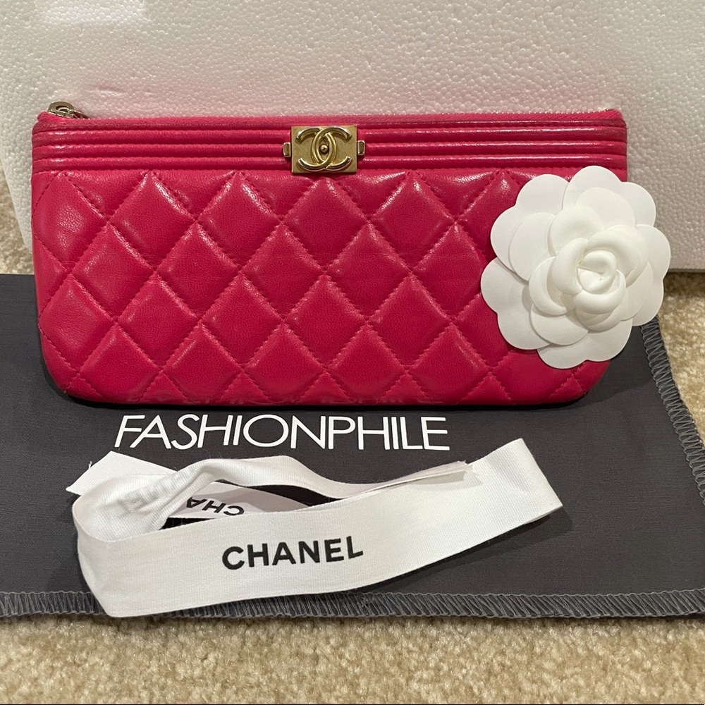 CHANEL
Lambskin leather Quilted Small Boy Zipped Pouch Dark Pink